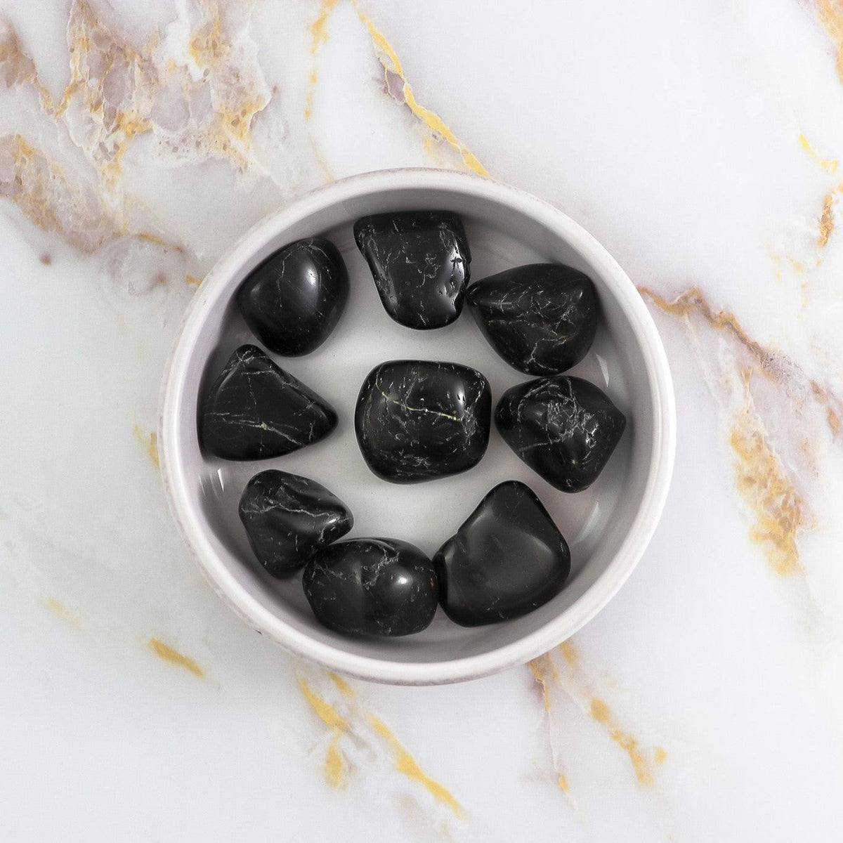 Piedra rodada de turmalina negra